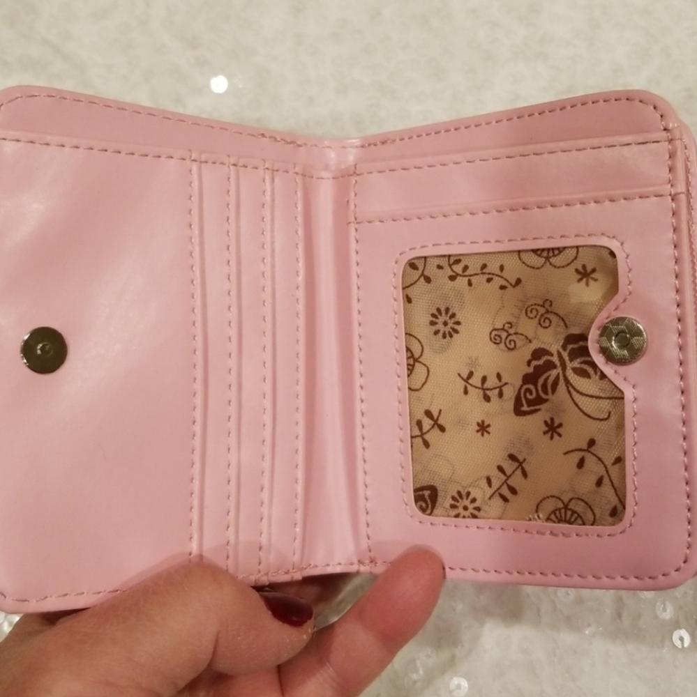 💖HOST PICK💖 Hello Kitty Small Wallet - Picture 4 of 7